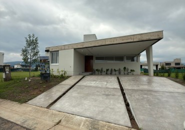 Venta de Casa En Country The Point